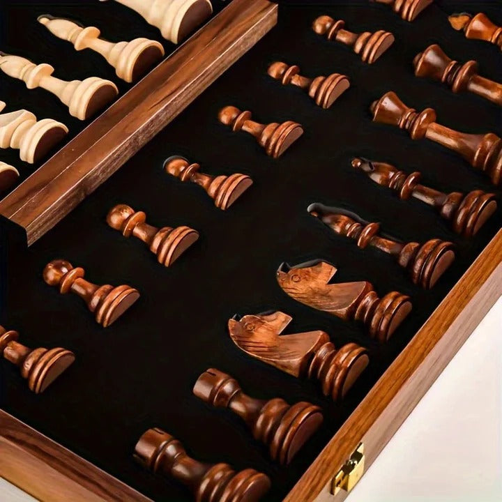 Eleganckie Drewniane Szachy z Ręcznie Rzeźbionymi Figurami i Składaną Planszą 1