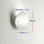 Wymiary białej metalowej lampy łazienkowej na białej ścianie