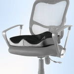 Poduszka z pianki memory na krześle biurowym.