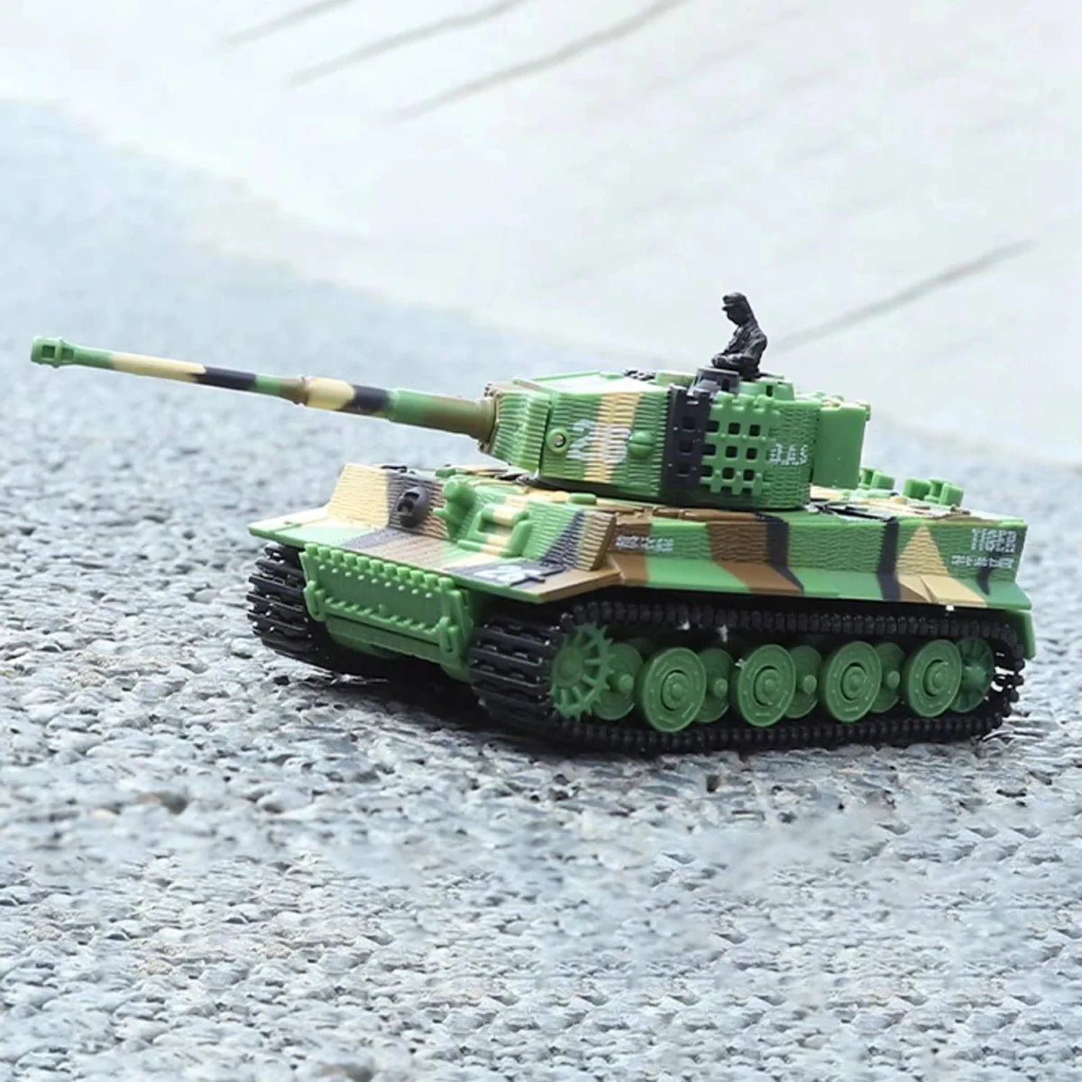 Czołg Zdalnie Sterowany 1:72 z Obrotową Wieżyczką i Efektami Dźwiękowymi – Precyzyjne Sterowanie 2,4 GHz 7