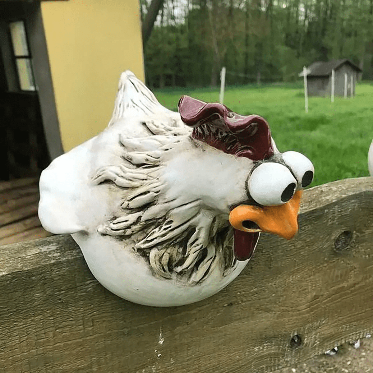 Dekoracja Ogrodowa – Posągi Kurczaka z Żywicy, Zabawne Rzeźby do Ogrodu 3