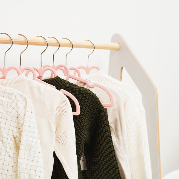 Drewniany Wieszak Montessori Dla Dzieci Z Półką - Ekologiczny I Bezpieczny 1