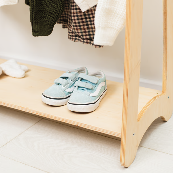 Drewniany Wieszak Montessori Dla Dzieci Z Półką - Ekologiczny I Bezpieczny 7
