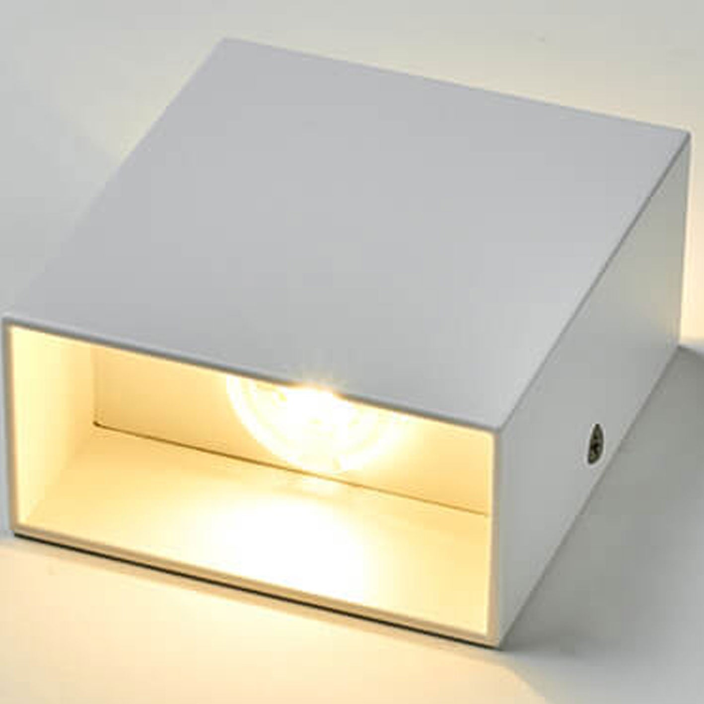 Inteligentna Lampa Ścienna LED Z Czujnikiem Ruchu Do Ogrodu I Wnętrz