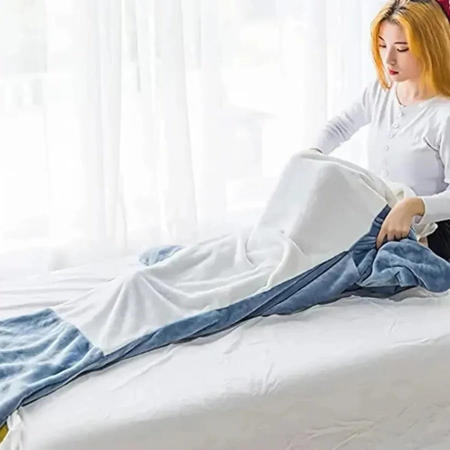 Koc z Kapturem Shark - Przytulny Flanelowy Koc z Realistycznym Wzorem Rekina 2