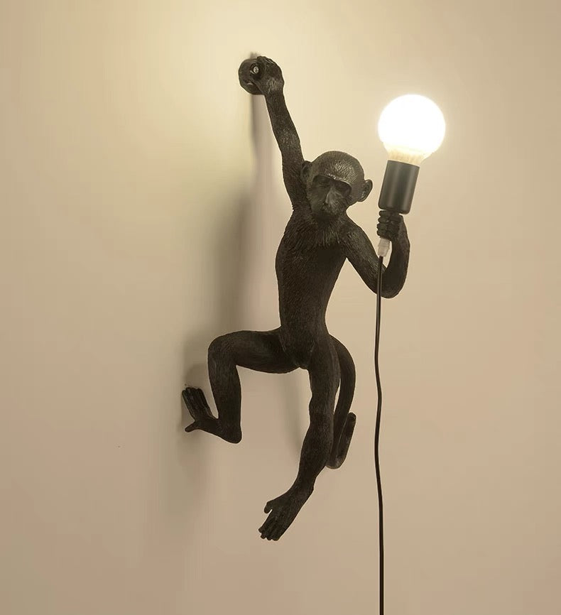 Lampa Ścienna Kinkiet Małpa z Żywicy w Stylu Vintage - Unikalny Design do Wnętrz
