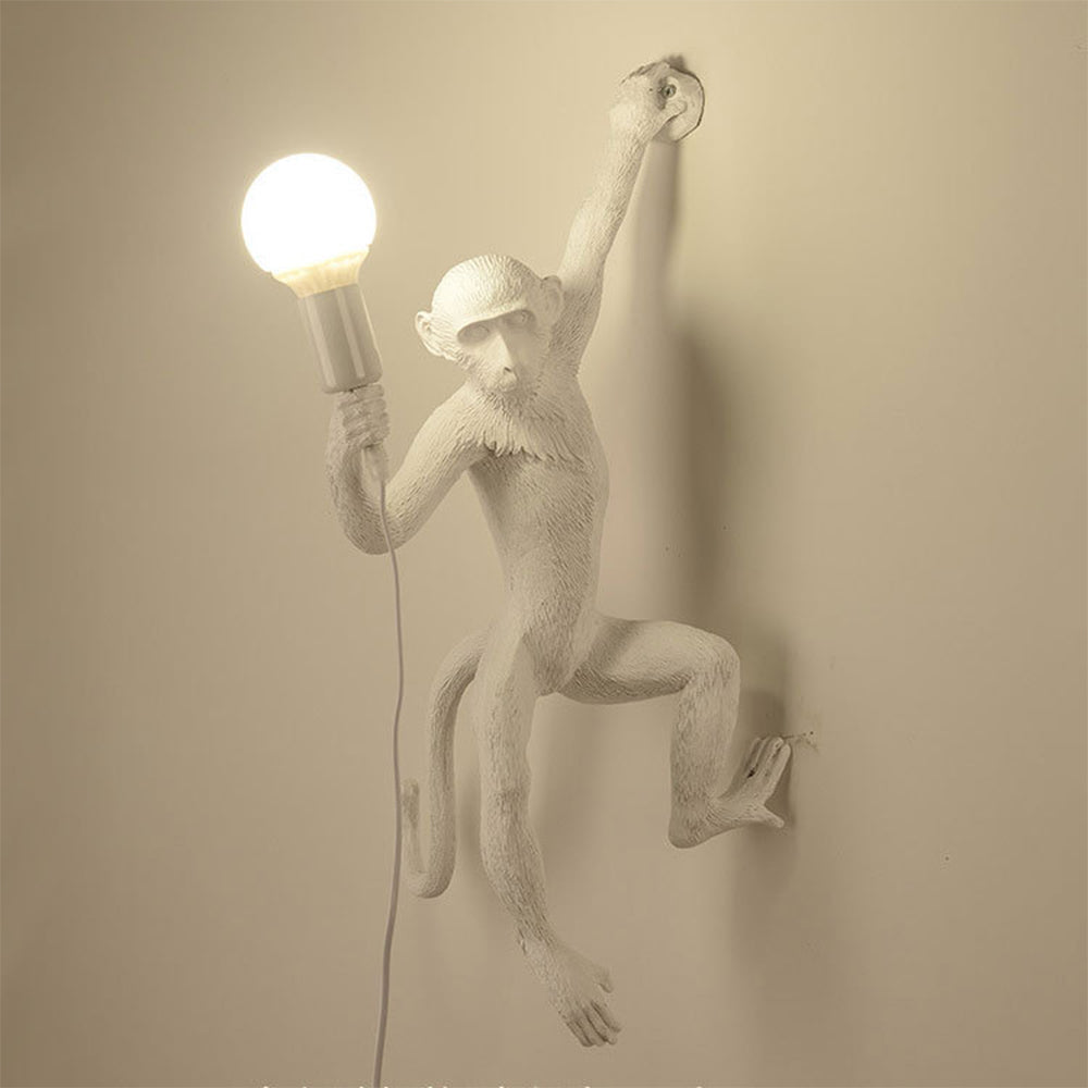 Lampa Ścienna Kinkiet Małpa z Żywicy w Stylu Vintage - Unikalny Design do Wnętrz