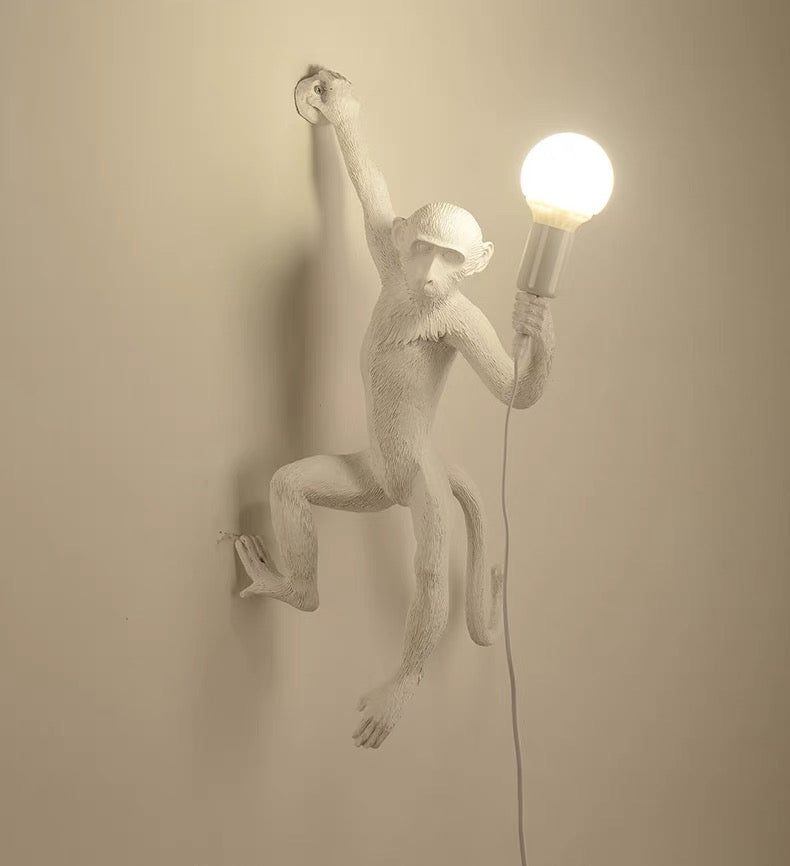 Lampa Ścienna Kinkiet Małpa z Żywicy w Stylu Vintage - Unikalny Design do Wnętrz