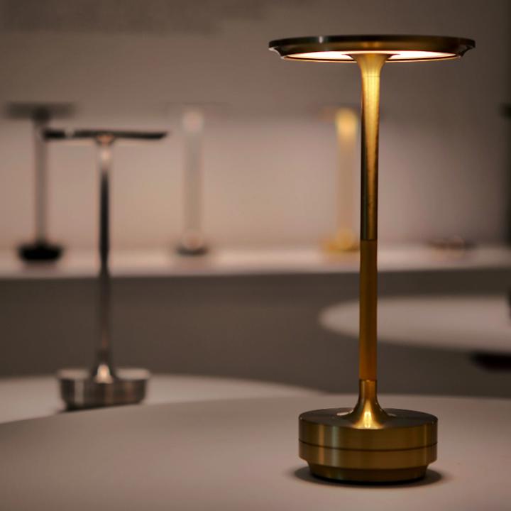 Lampa Stołowa Bezprzewodowa z Regulacją Jasności – Wodoodporna, Ładowalna do Użytku Wewnętrznego i Zewnętrznego 2