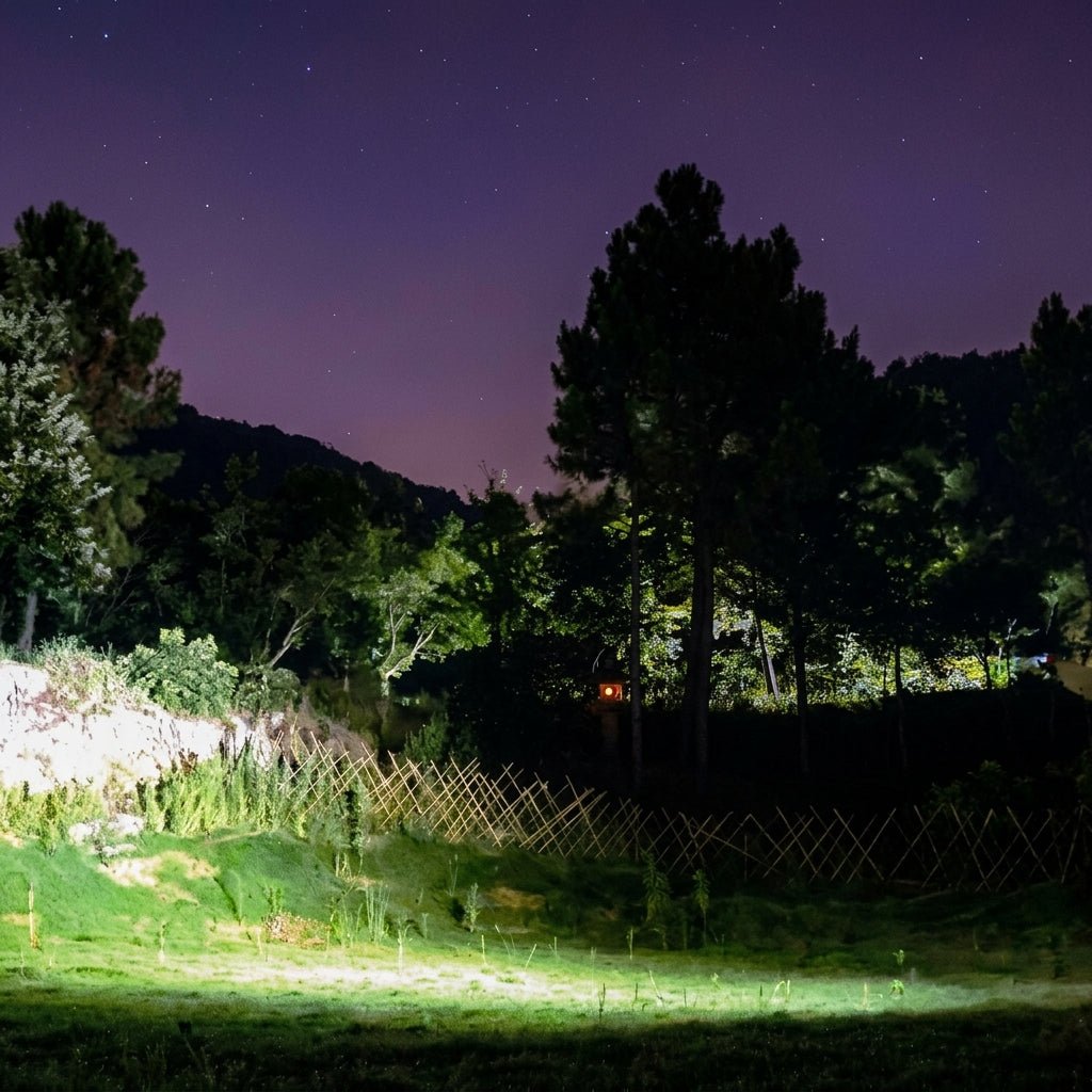 Latarka Akumulatorowa LED 1000 Lumenów – Kompaktowa, Wodoodporna z Magnetycznym Ogonem 4