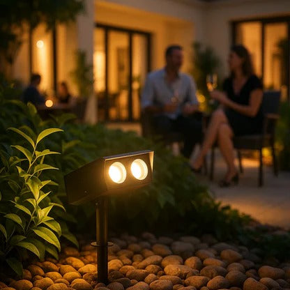 Reflektor Ogrodowy Solarny LED z Regulowanym Zoomem – Wodoodporny do Oświetlenia Tarasu i Ogrodu 3