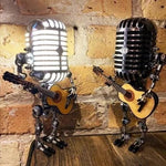 Robot Mikrofonowy z Lampą Gitarową – Metalowa Dekoracja Wnętrza w Stylu Retro 3