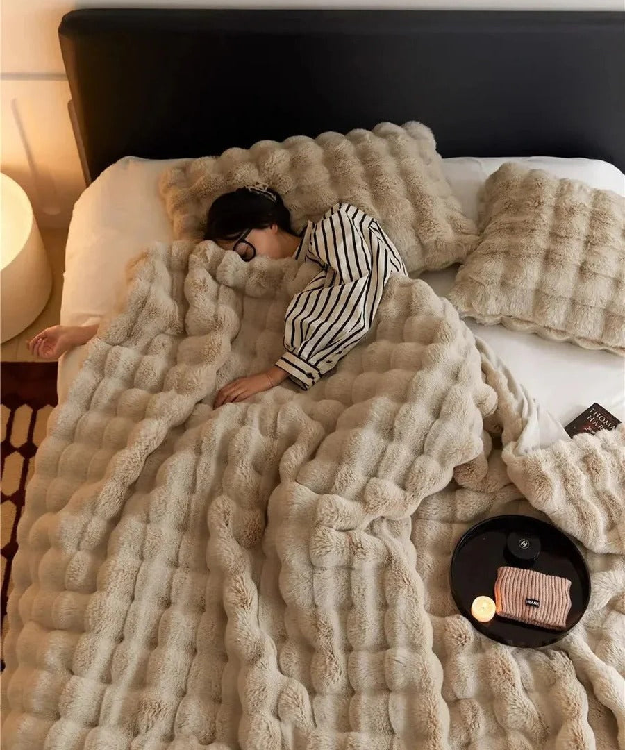 Wielosezonowy Ciepły Koc Komfortowy - Idealny do Użytku przez Cały Rok 0