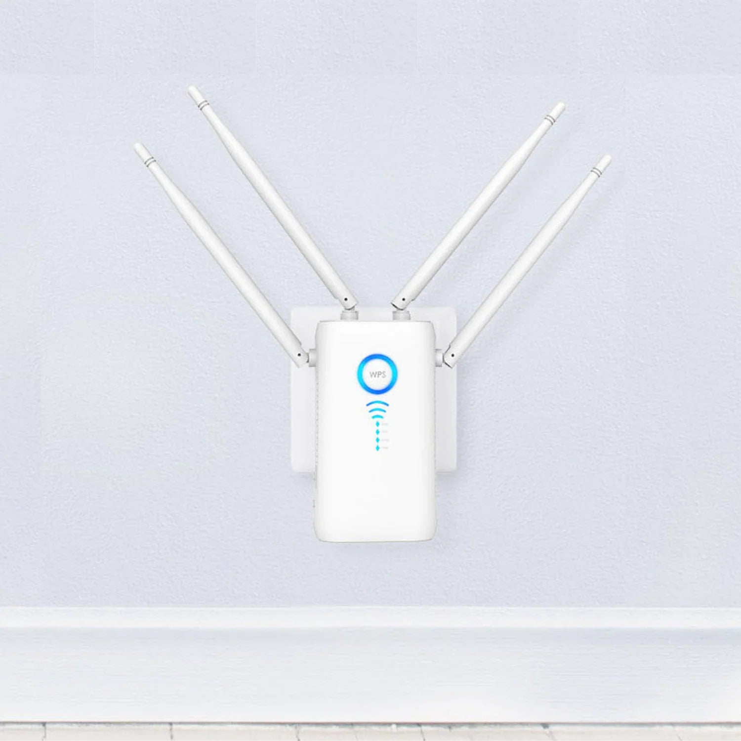 Wzmacniacz WiFi do Gniazdka z Czterema Antenami – Długi Zasięg do 760m, Prędkość 1200 Mb/s 0