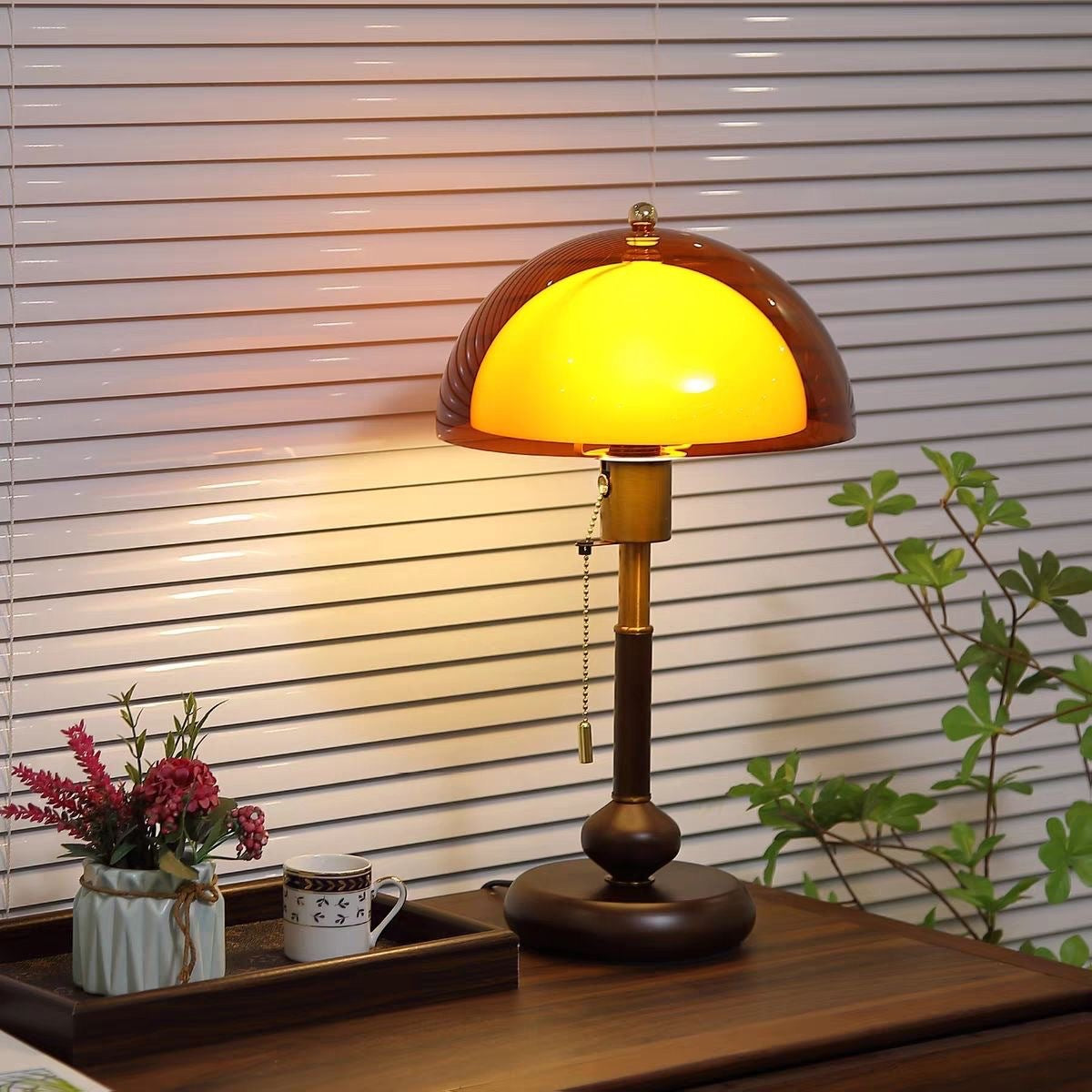 Zabytkowa Lampa Stołowa Vintage Szklana - Elegancki Akcent do Salonu 0