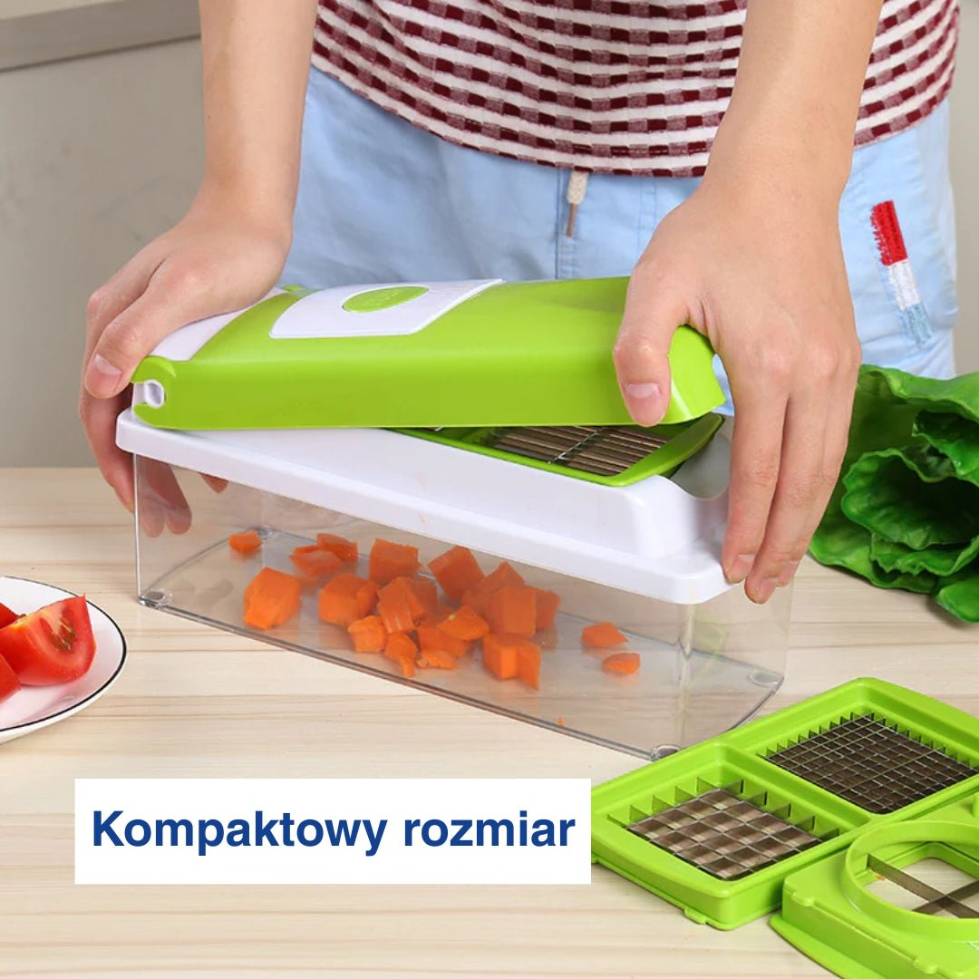 Osoba krojąca marchewkę zieloną krajalnicą z pojemnikiem.