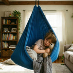 Sensoryczna huśtawka – użycie przez małego chłopca