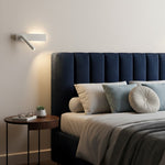 Obrotowy kinkiet LED do sypialni – regulowana jasność, metal, biały, przy łóżku