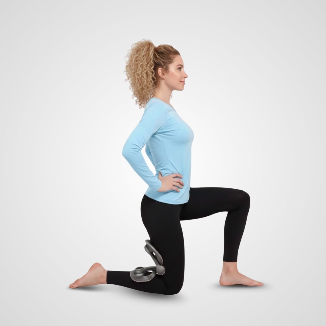 Trener mięśni dna miednicy – zbliżenie użycia w pozycji 90 stopni za nogą