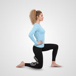 Trener mięśni dna miednicy – zbliżenie użycia w pozycji 90 stopni za nogą